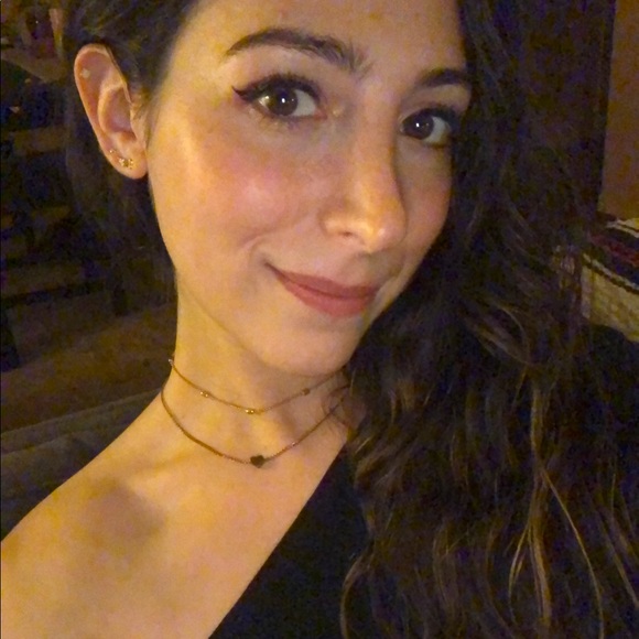 Meet your Posher, Laura - Picture 1 of 2